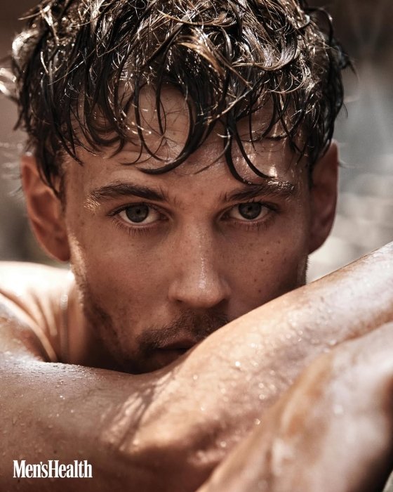 Остін Батлер знявся для відомого чоловічого журналу