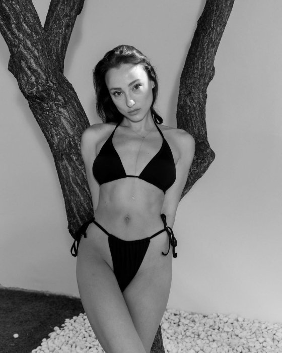 Настя Половинкина в купальнике, фото