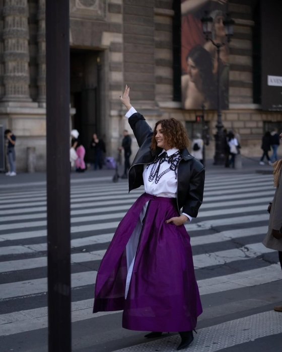Оля Цыбульская в новом образе в Париже. Оля Цыбульская поразила Сеть смелым образом в Париже