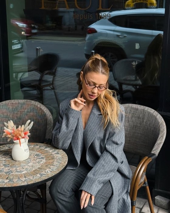 Тина Кароль показала новый осенний лук 2025 – стильный образ певицы в сером цвете