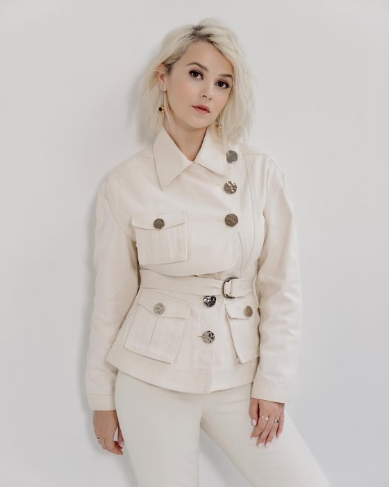 Міка Ньютон день народження коли