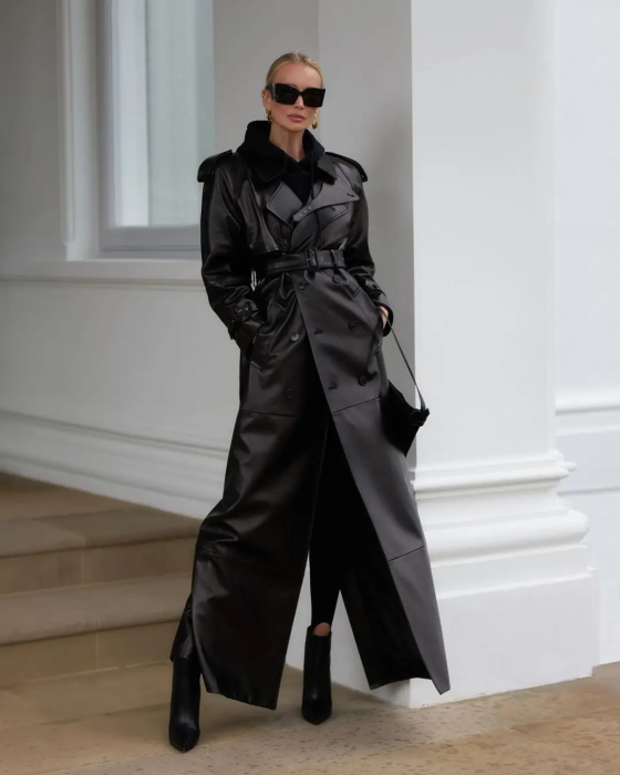 Кожаный женский плащ на осень 2025, фото