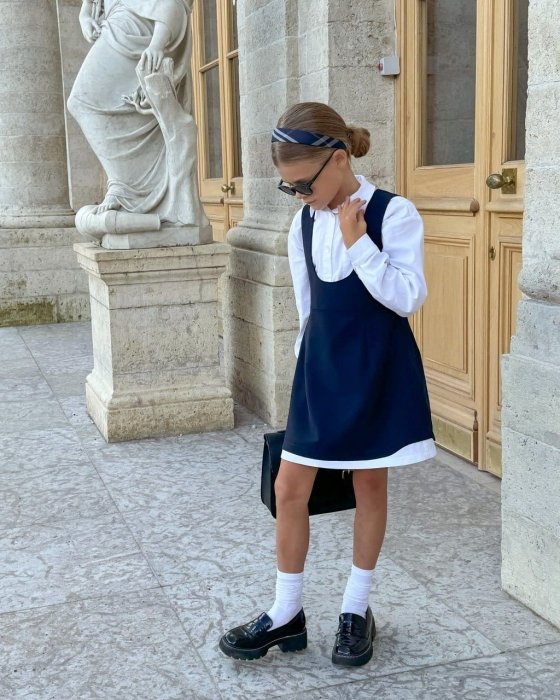 Стильные образы для девочек в школу.