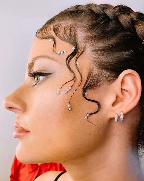 Прическа со спиральками из волос