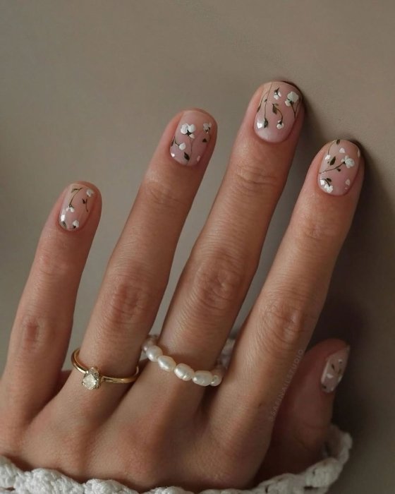 Ультрамодний манікюр на травень 2025