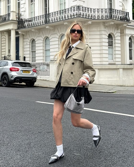 Модные укороченные тренчи в осенних образах.