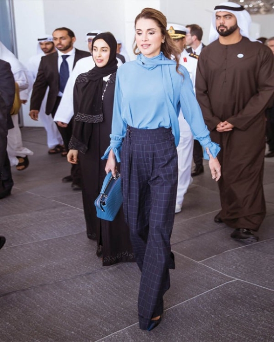 Уроки стиля: королева Иордании, которая не носит хиджаб - фото №6