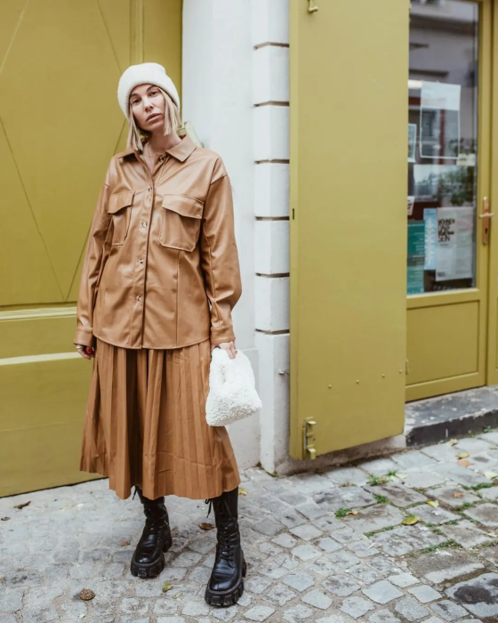 Спідниця плісе в осінніх образах 2025, фото