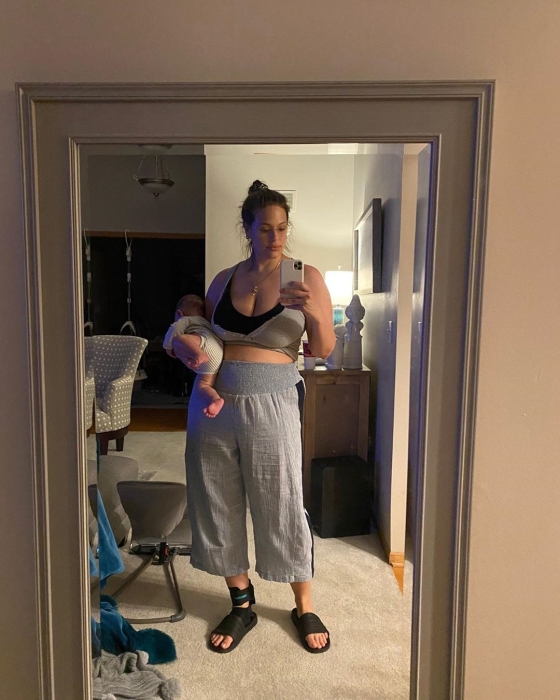 Модель plus-size Эшли Грэм показала фигуру спустя 3 месяца после родов (ФОТО) - фото №2