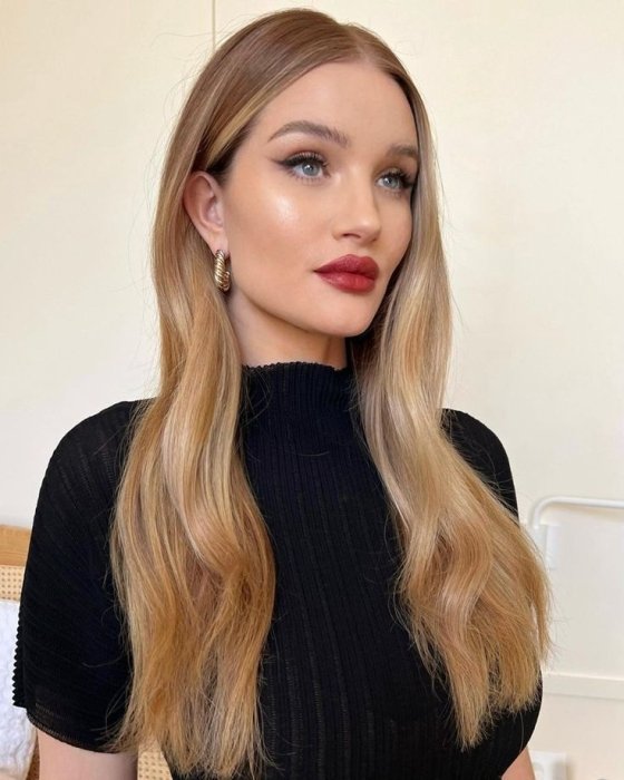 Красные губы макияж.