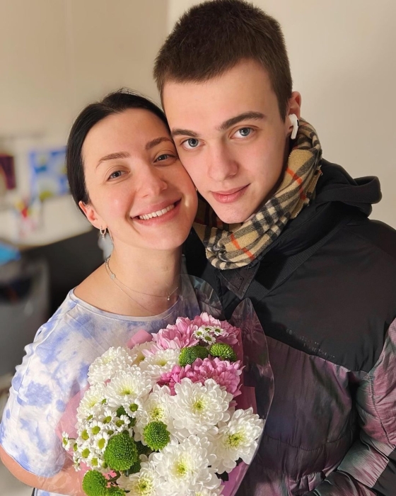 "Как вы похожи": жена Сергея Бабкина опубликовала фото с сыном, который является точной ее копией - фото №2