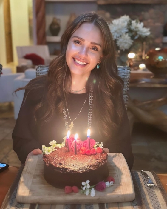 Джессика Альба отпраздновала день рождения