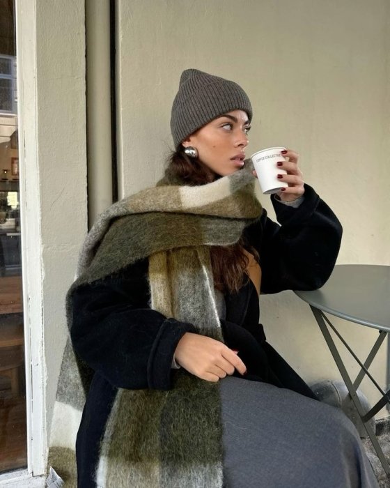 Модні аксесуари зима 2025/26 - фото