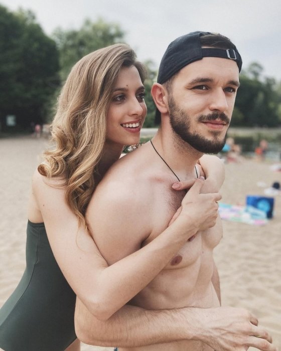 Поліна Фролова і її хлопець, фото