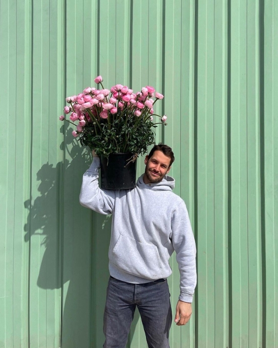 Jacquemus открыли цветочный магазин в Париже (ФОТО) - фото №2