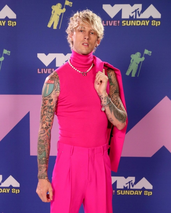 MTV Video Music Awards 2020: лучшие образы звезд с красной дорожки (ФОТО) - фото №6