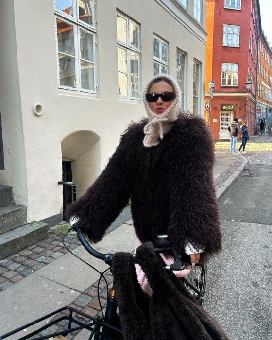 Модные шубы из искусственного меха зима 2025/26.