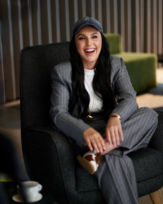 Джамала примерила костюм и бейсболку от украинских дизайнеров – новые фото певицы