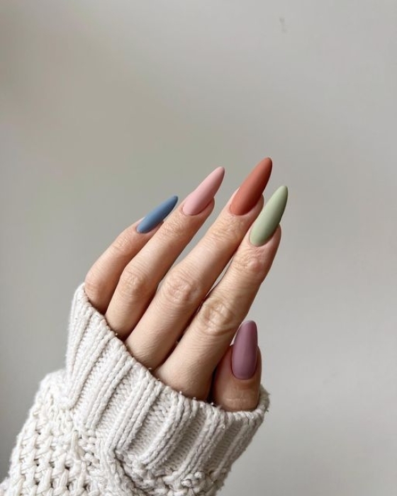 Изысканные и цветные: как совместить разные оттенки ногтей на одну ручку (ФОТО) - фото №12