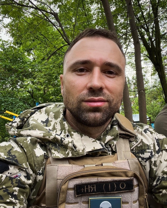 Сбежавший из Украины экс-"Холостяк" заявил, что ему помешали стать пилотом истребителя F-16 - фото №1