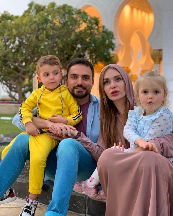 Слава Камінська і її діти, фото