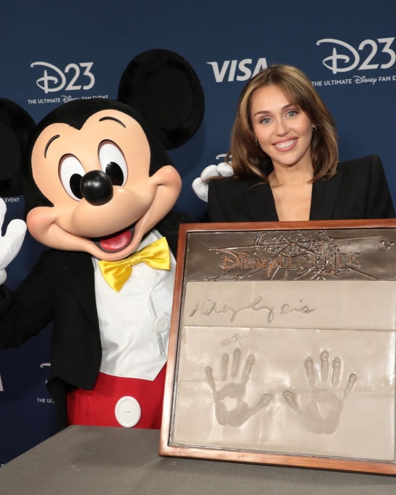 Майли Сайрус стала самой молодой легендой Disney