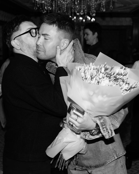 Олексій Суханов різко відреагував на фото з поцілунком чоловіка