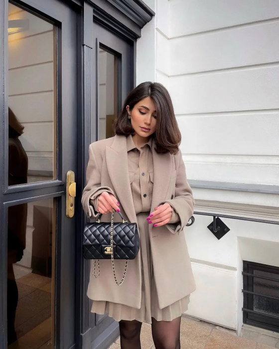 Спідниця плісе в осінніх образах 2025, фото