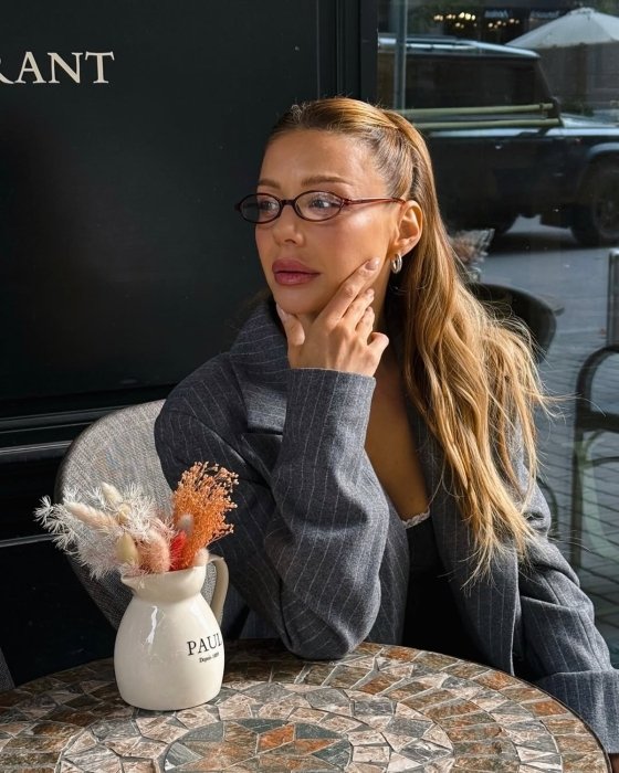 Тина Кароль показала новый осенний лук 2025 – стильный образ певицы в сером цвете