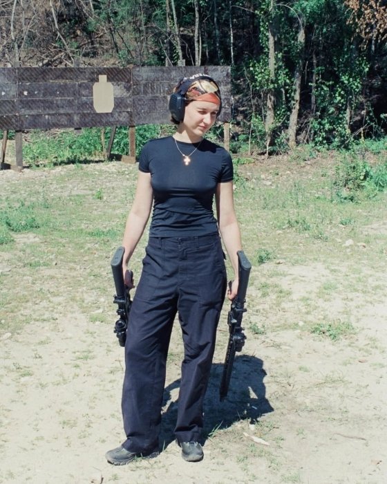 Українська співачка та літературознавиця Ярина Квасній, яка прославилася хітом "Парова машина", нині служить санітаркою у Першому медичному батальйоні на сході України