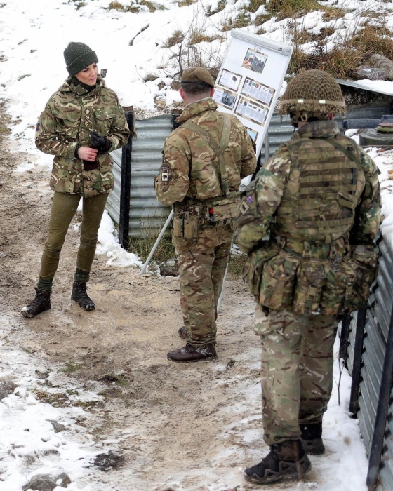 Кейт Миддлтон посетила полигон, где проходят обучение украинские военные - фото №2