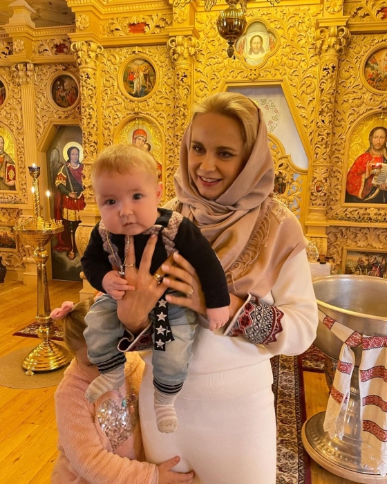 Лилия Ребрик в шестой раз стала крестной мамой и умилила Сеть снимками Таинства крещения - фото №2