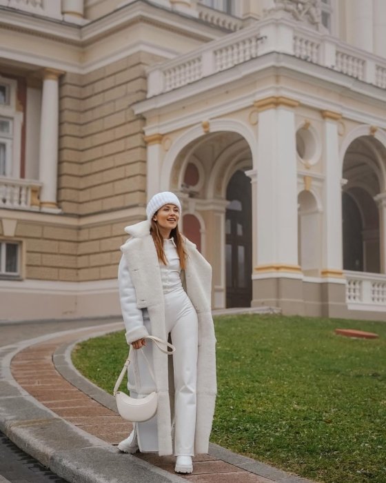 Наталка Денисенко в білому одязі, фото