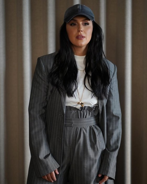 Джамала примерила костюм и бейсболку от украинских дизайнеров – новые фото певицы