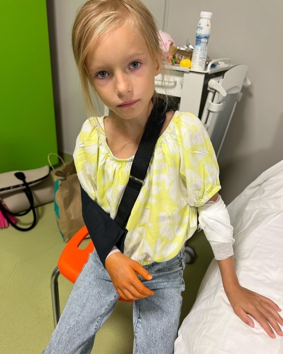 Перенесла операцию: 7-летняя дочь Елены Кравец получила серьезную травму и попала в больницу (ФОТО) - фото №1