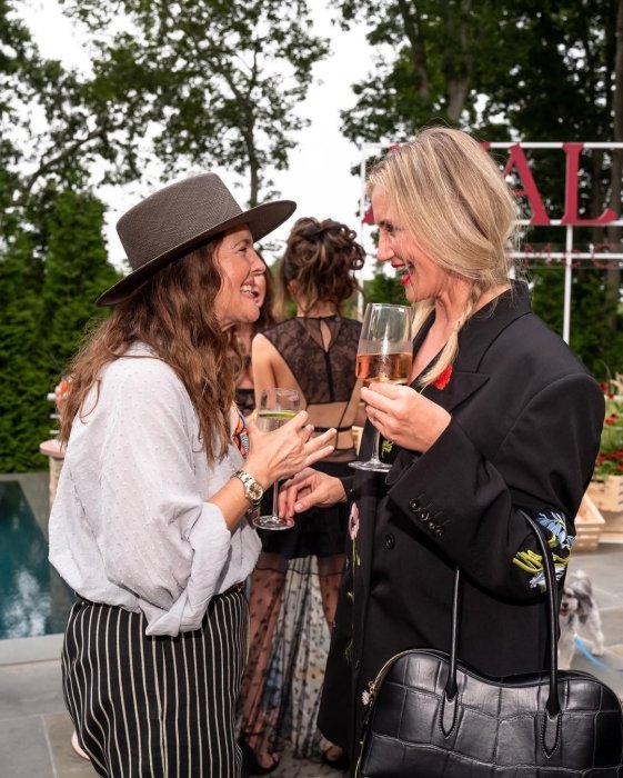 Кемерон Діас показала, з чим носити чорний штанний костюм