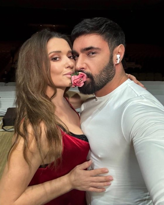 Виталий Козловский и Наталья Могилевская позируют вместе