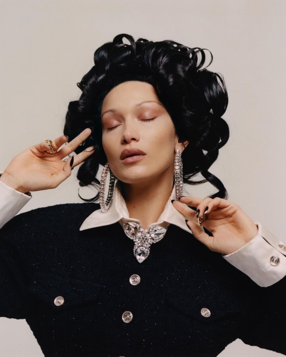Белла Хадид снялась для испанского Vogue в образе Марии Антуанетты (ФОТО) - фото №1