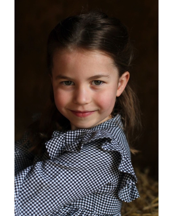 Принцессе Шарлотте исполнилось 5 лет: новые официальные портреты именинницы - фото №1