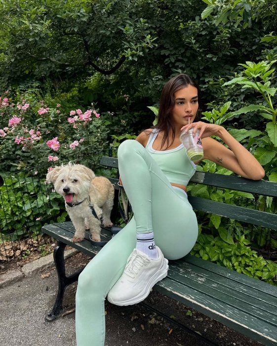 Жизель Олівейра показала струнку та підтягнуту фігуру у спортивному одязі