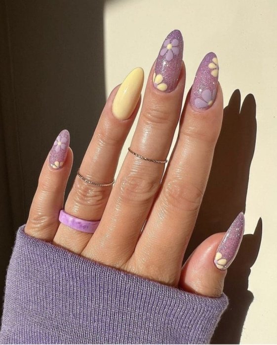Изысканные идеи маникюра в желто-фиолетовых тонах.