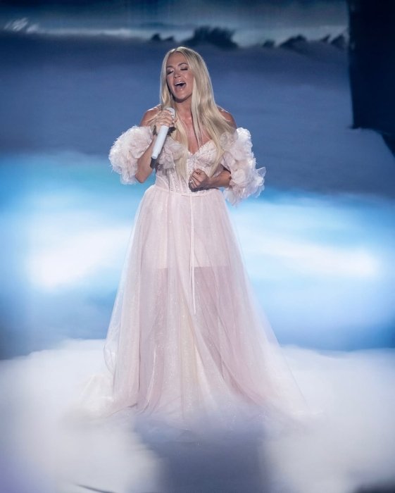 Керрі Андервуд приміряла вбрання від українського бренду