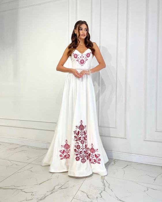 Свадьба по-украински: дизайнер представила роскошные свадебные платья с элементами вышивки (ФОТО) - фото №14