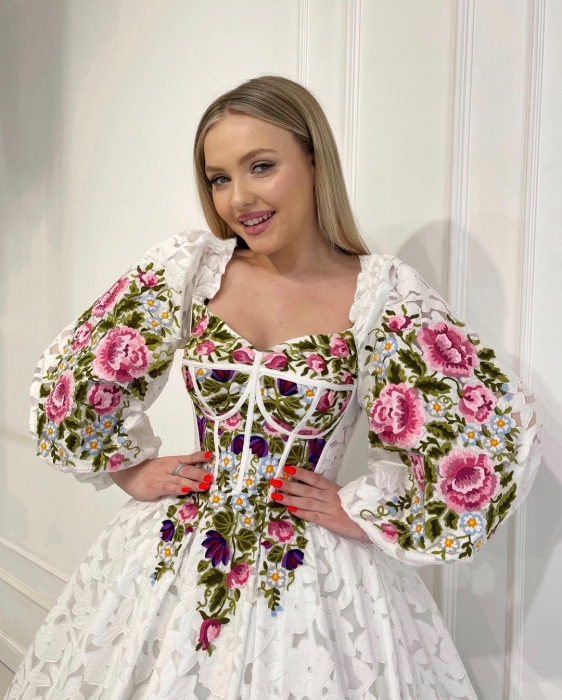 Свадьба по-украински: дизайнер представила роскошные свадебные платья с элементами вышивки (ФОТО) - фото №1