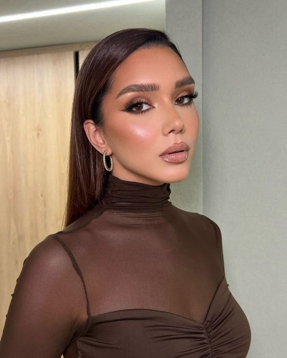 Модный макияж с эффектом загара.