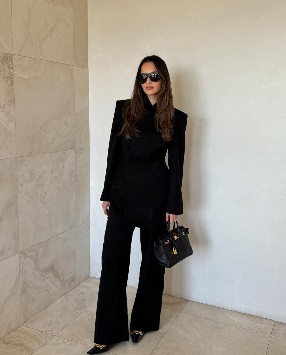 Стильні total black образ на Новий рік 2026, фото