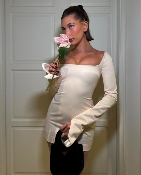 Квадратне декольте, фото