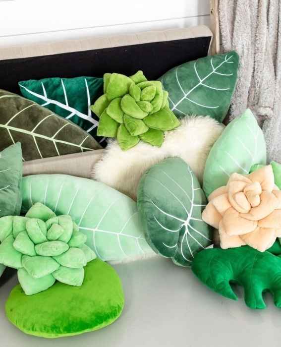 Нестандартно м'яко: дизайнери показали, якими можуть бути декоративні подушки (ФОТО) - фото №18