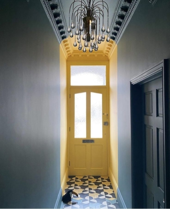 Цветные двери: ультрамодный интерьер коридора 2024 (ФОТО) - фото №3