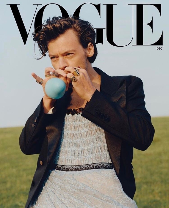 Гарри Стайлс примерил кружевные платья и юбки Gucci для американского Vogue (ФОТО) - фото №1